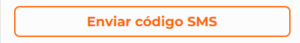 A imagem mostra um botão retangular com cantos arredondados. O botão é de cor laranja com uma borda mais clara, quase branca. Há texto centralizado no botão que está escrito em branco, tornando-se altamente visível contra o fundo laranja. O texto diz “Enviar código SMS”, indicando a função do botão para enviar um código via mensagem de texto.